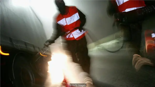 各國政府為了緩解疫情需要調動大量資源。