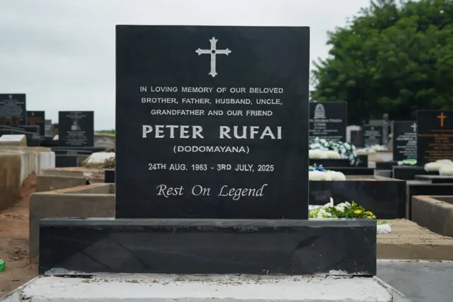 Aworan iboju Peter Rufai ni Ikoyi, niluu Eko