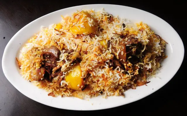 ‘বিশুদ্ধ’ কলকাতা স্টাইল বিরিয়ানিতে আলু থাকা চাইই চাই!
