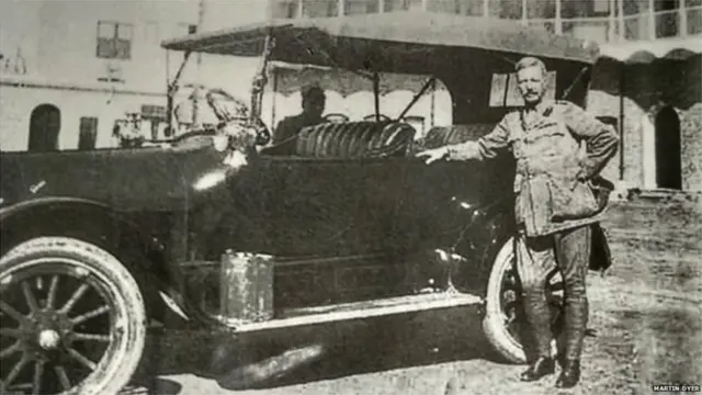 ਐਬਟਾਬਾਦ (ਹੁਣ ਪਾਕਿਸਤਾਨ) ਵਿੱਚ ਤੈਨਾਅਤੀ ਦੌਰਾਨ ਡਾਇਰ ਆਪਣੀ ਕਾਰ ਨਾਲ