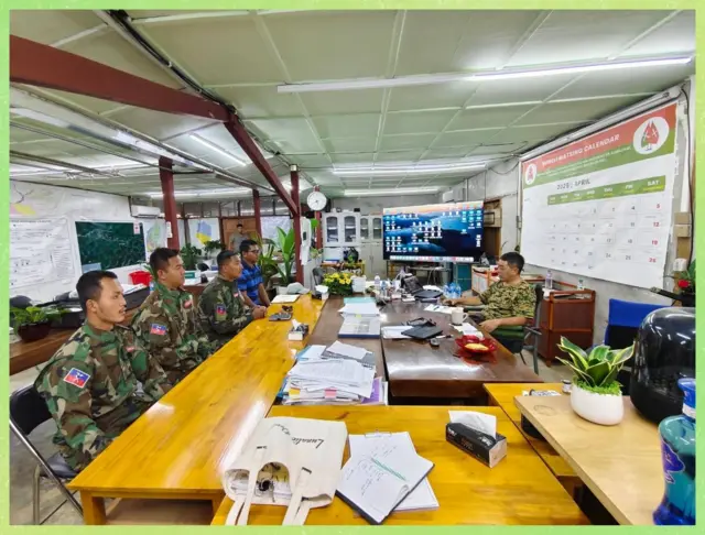 KIA ရဲ့ ဒုတိယဗိုလ်ချုပ်ကြီး ဂွမ်မော်နဲ့ ယောတပ်တော်တို့ တွေ့ဆုံနေတဲ့မြင်ကွင်း
