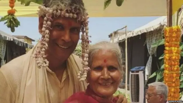 ਮਾਂ ਨਾਲ ਮਿਲਿੰਦ