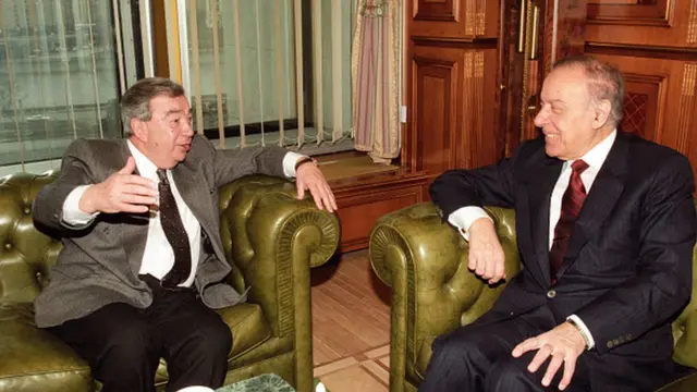 1999-cu il Moskva. Rusiyanın baş naziri Yevgeni Primakov və Azerbaycan prezidenti Heydər Əliyev arasında danışıqlar