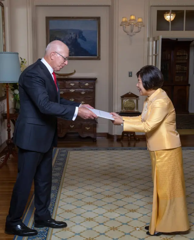 น.ส. บุษฎี สันติพิทักษ์ยื่นพระราชสาส์นตราตั้งเป็นเอกอัครราชทูตวิสามัญผู้มีอำนาจเต็มประจำเครือรัฐออสเตรเลีย