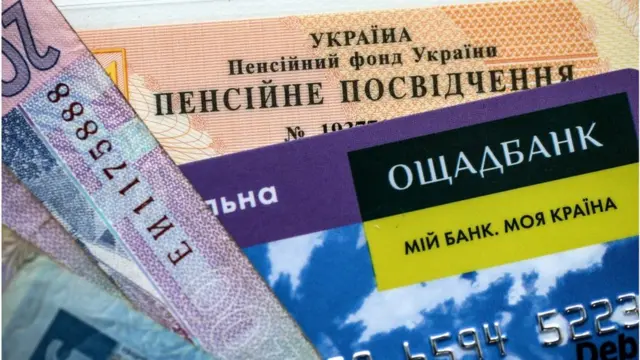 банківська картка і гроші