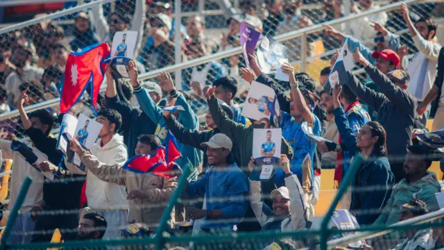 त्रिवि रङ्गशालामा दर्शकहरू