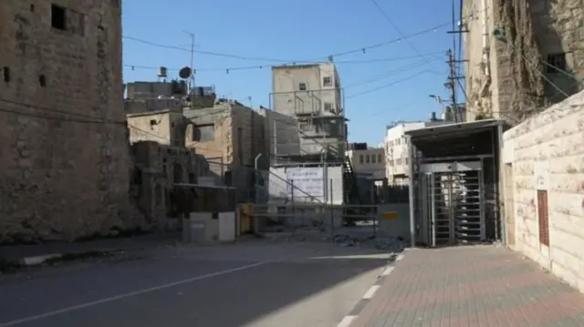 Une rue fermée à Hébron.