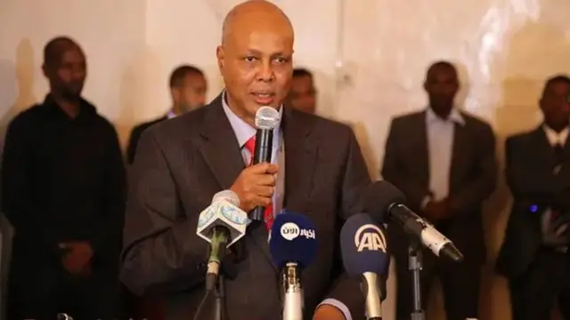 Cabdiweli Sheekh Axmed ayaa xilka ku waayay mooshin si weyn loogu loollamay