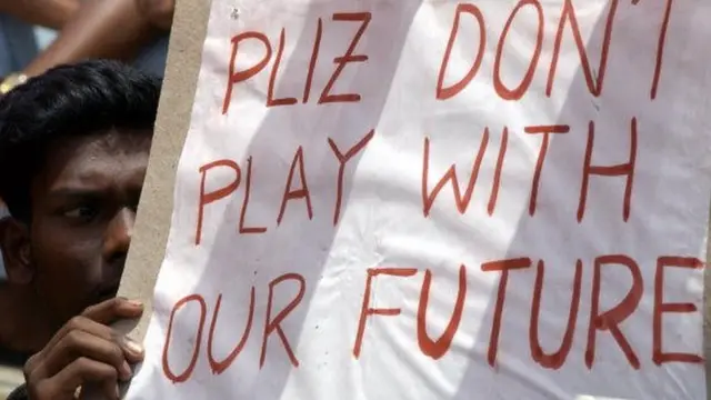 நீட் தேர்வுக்கு தற்காலிக விலக்கு மட்டுமே, குழப்பத்தில் மாணவர்கள்