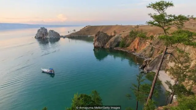 Legenda setempat mengisahkan emas tsar kini berada di dasar Danau Baikal.