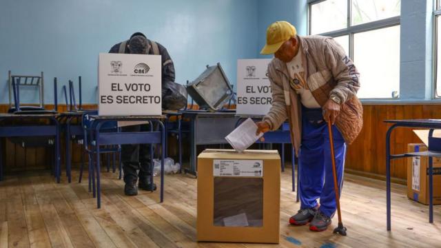 Votantes en Ecuador