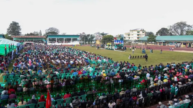 ပြင်ဦးလွင်ခရိုင်အားကစားကွင်းမှာလုပ်တဲ့ အငြိမ်းစားဗိုလ်ချုပ်ကြီးမြထွန်းဦးရဲ့မဲဆွယ်ပွဲ