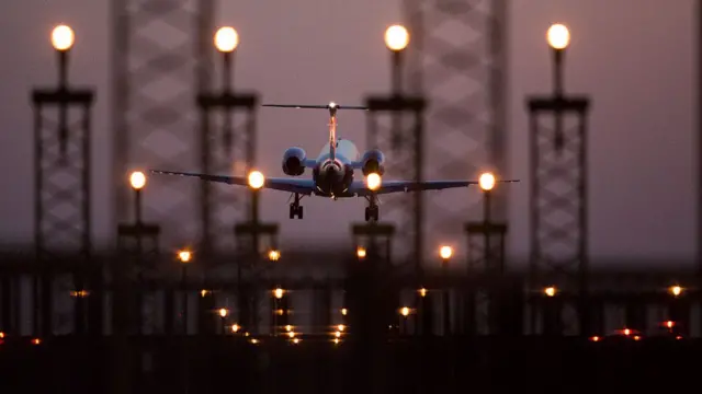 রানওয়ে।