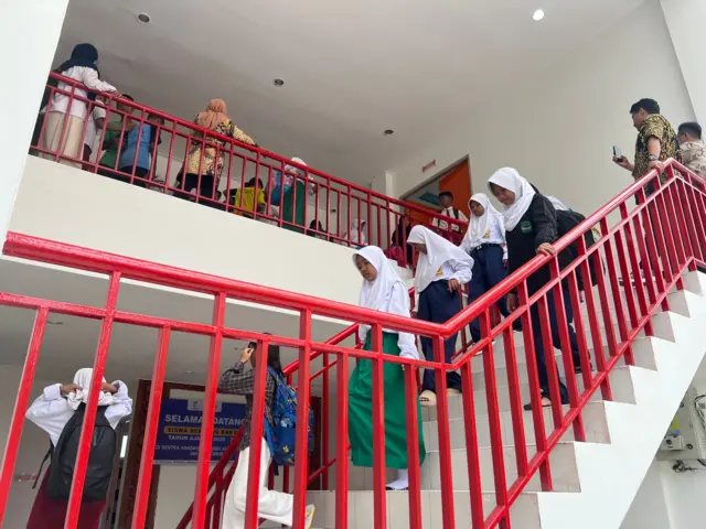 Para siswa Sekolah Rakyat di Sentra Handayani, Jakarta usai mengikuti uji coba selama dua hari, Rabu dan Kamis, 9-10 Juli 2025