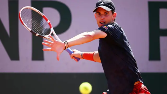 دومینیک تیم با شکست مقابل رافائل نادال در سال‌های ۲۰۱۹ و ۲۰۱۸، دو دوره نایب قهرمان رولان گاروس شده است