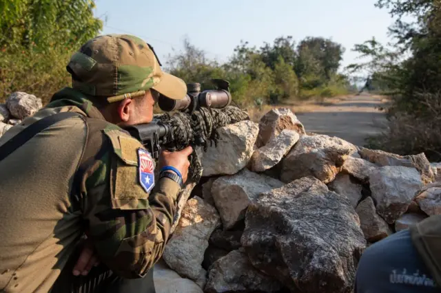 KNLA တပ်ဖွဲ့ဝင် (ပုံဟောင်း)