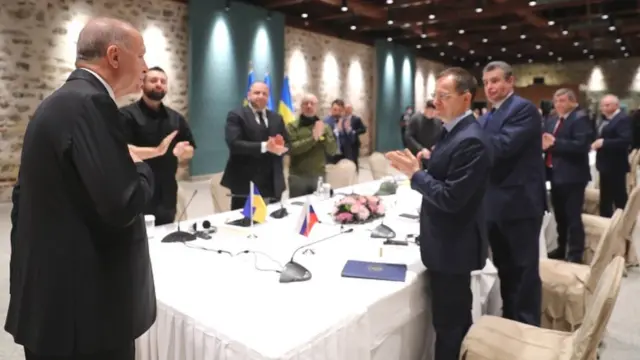 बैठक से पहले अर्दोआन का तालियां बजाकर स्वागत किया गया