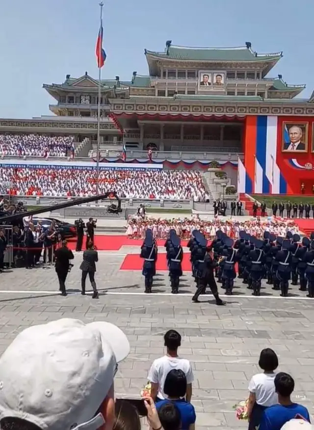 Ku rubuga rwabereyeho akarasisi ko kwakira Putin muri Korea ya Ruguru