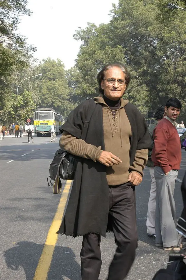 दिल्ली की सड़कों पर विषय तलाशते रघु राय 