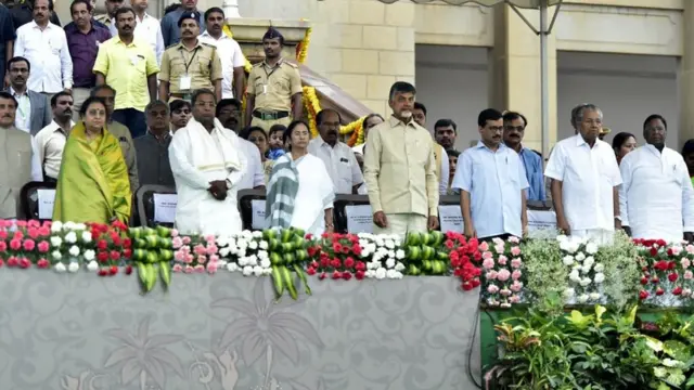 कुमारस्वामी के शपथ ग्रहण में जुटे नेता