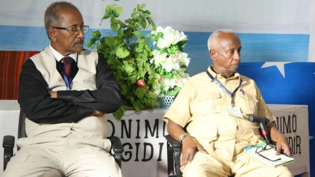 Bidix; Borofesoor Cabdiqaadir Maxamed Shirwac, Midig: Janaraal Galaal