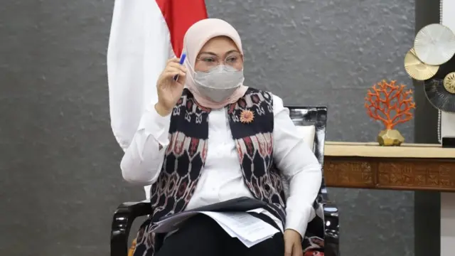 Menaker Ida menerbitkan Surat Edaran THR Keagamaan 2021 yang wajib dibayar penuh dan tepat waktu.