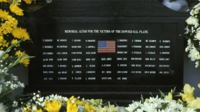 మరణించిన విమాన ప్రయాణికుల జ్ఞాపకార్థం స్మారక చిహ్నం