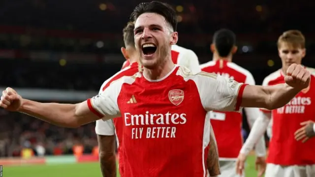 Taphattoonni Arsenaal goolii Liiverpuul irratti lakkoofsisanii yeroo gammachuu ibsatanitti.