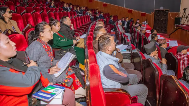 कार्यपालिका बैठकमा सहभागीहरू 