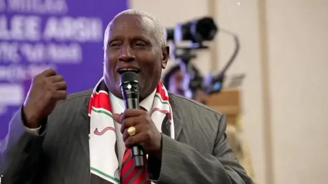 Obbo Baaboo Galoo sirna galii walitti qabuu Kilaba Kubbaa Miilaa Nageelleerratti wayita haasawa godhan