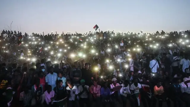 سودان یکی از کشورهای آفریقا است که به خاطر بروز اعتراضات در آوریل ۲۰۱۹ اینترنت را قطع کرد
