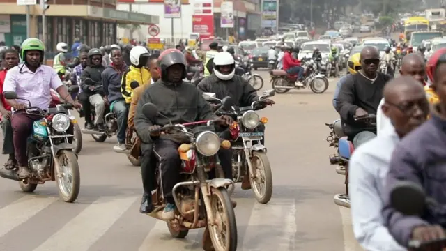 Polisi na wanajeshi wameshutumiwa kutumia nguvu kupita kiasi , ambapo walionekana wakiwapiga watu mitaani