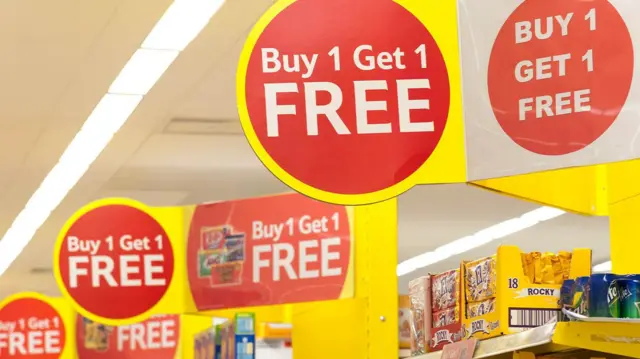 
Таблички "два за ціною одного"