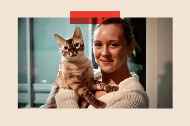 सोशल मीडियावर केलेल्या पोस्टमुळं मला अनेकवेळा धमक्या मिळाल्या, अपमान सहन करावा लागला. अनेक मित्रांनाही मी गमावलं, असं सेलिनानं सांगितलं.