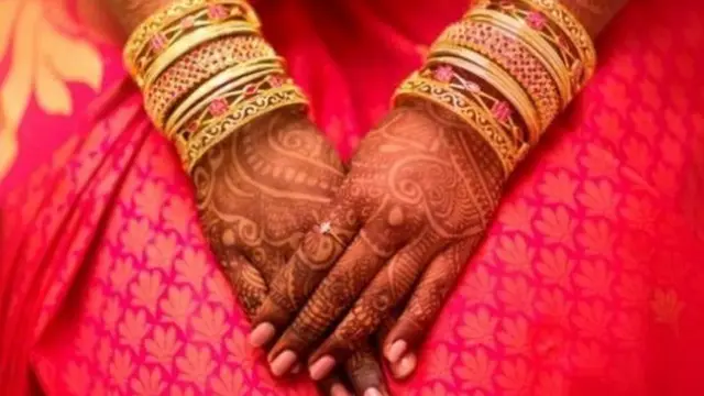 મહિલાના હાથ