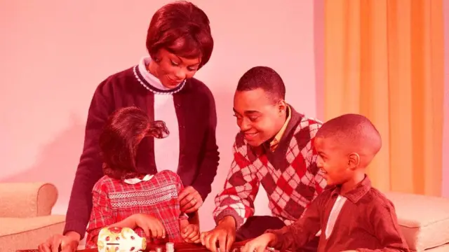 Одна из девочек - без лица