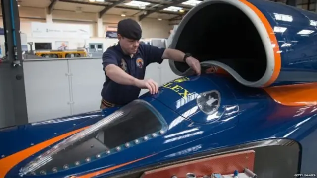 بلڈ ہاؤنڈ کار