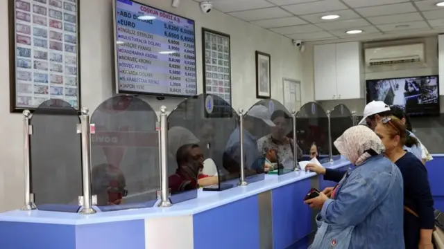 أردوغان طالب الأتراك بتحويل أموالهم من الدولارات إلى الليرة التركية