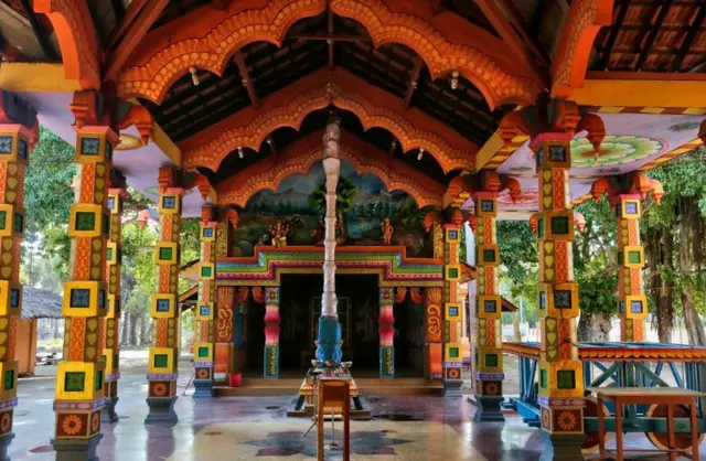 කරෙයිනගර්හි පිහිටි හින්දු කෝවිලක්