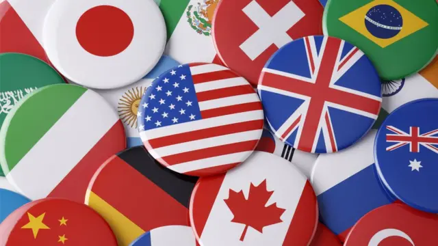 Botones con banderas de diversos países