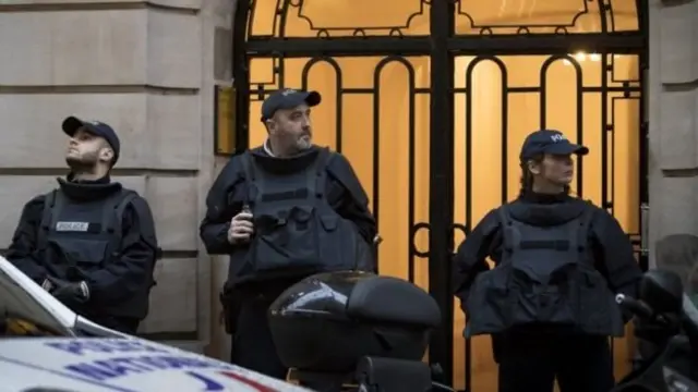 Париж 2017 поліцейські