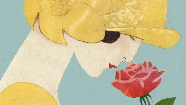 mujer oliendo unas flores