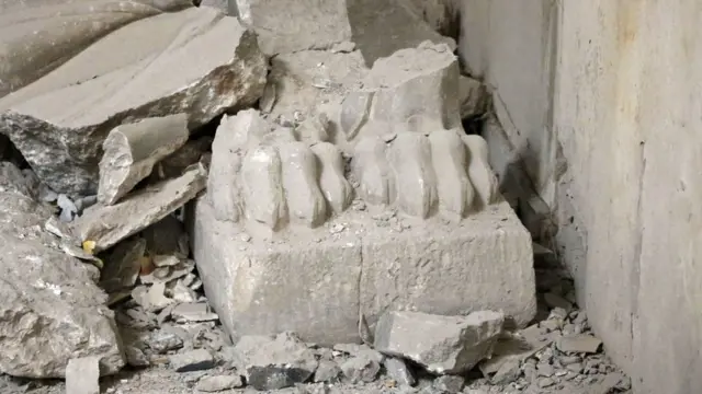 Статуя крилатого бика