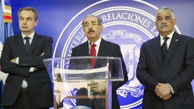 Danilo Medina en el centro.