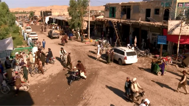 তালেবান অধূষ্যিত অঞ্চলে রাস্তায় কোন নারীকে দেখা যায়না।