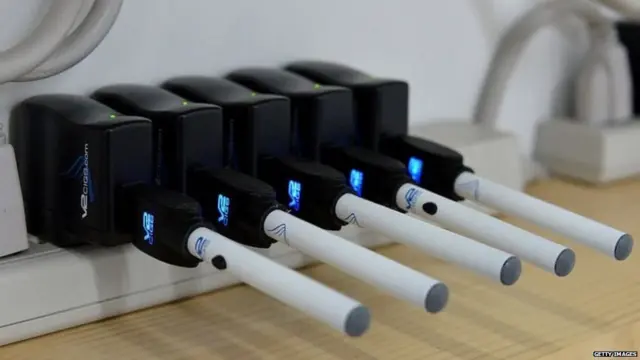 1990 च्या दशकात भट्ट आणि त्यांच्या टीमनं यूएसबी पोर्टचा शोध लावला.