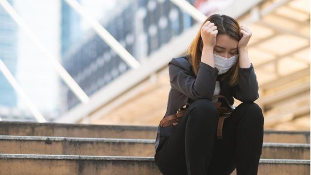 Mulherplay pix casa de apostamáscara sentadaplay pix casa de apostacabeça baixa