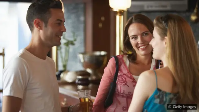 Vous voulez éviter l'embarras ? Essayez de relier un nom à toute autre information que vous connaissez sur la personne. Même si le lien est un peu idiot, il restera