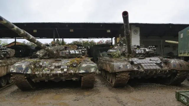 Сколько военной техники находилось в Карабахе, неизвестно - эта информация тщательно скрывалась