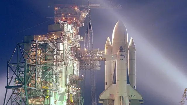 মহাশূন্যে যাত্রার জন্য প্রস্তুত রকেট।